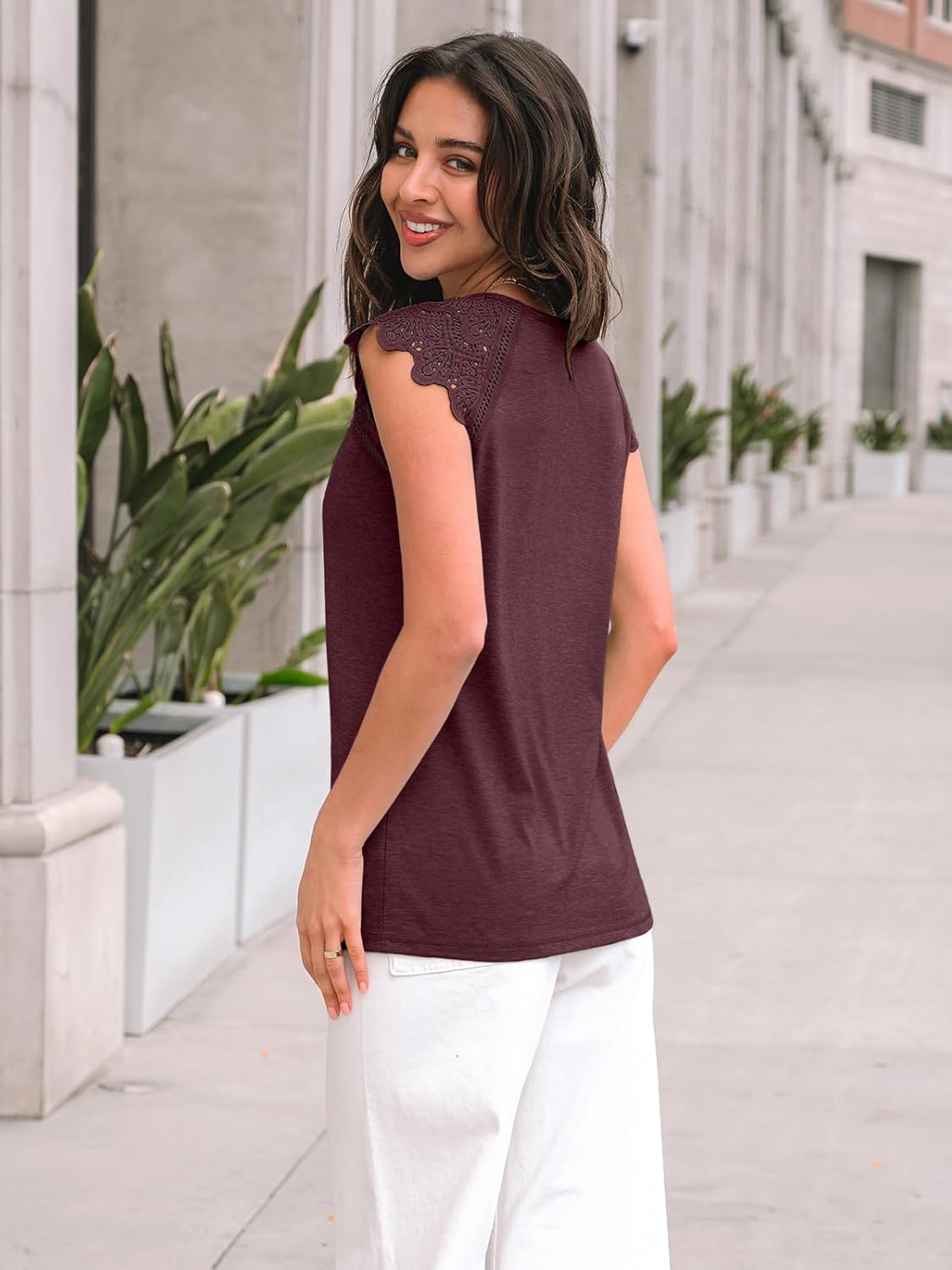 Sofia T-shirt Femme Dentelle – Manches Courtes, Col Rond, Haut Élégant Décontracté Estival
