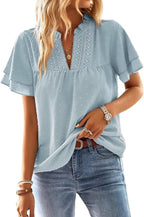 Aurora Blouse Femme – Col V, Manches Volants, Dentelle Crochet Bohème Élégante