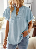 Aurora Blouse Femme – Col en V, Manches Volantées, Dentelle Crochet Bohème Élégante