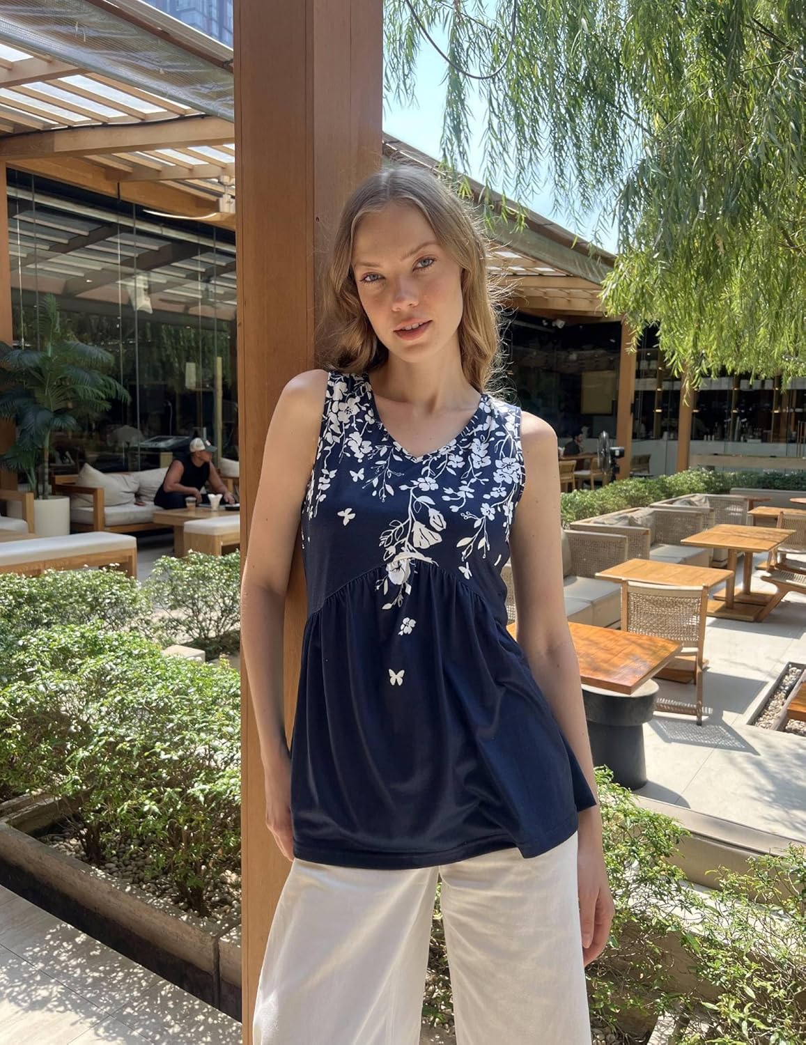 Valeria Camiseta Mujer – Escote en V, Fruncidos Laterales, Túnica Casual Elegante