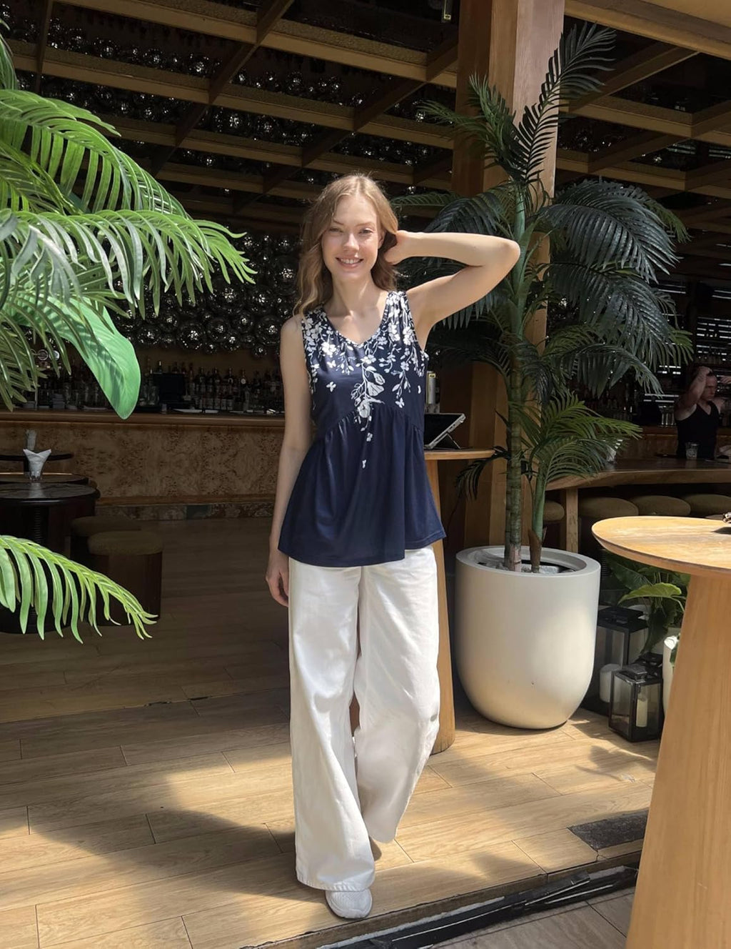 Valeria Camiseta Mujer – Escote en V, Fruncidos Laterales, Túnica Casual Elegante