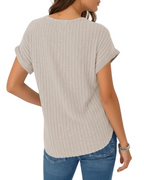 Tricou Clara pentru femei – Top cu rețea, guler rotund, mâneci scurte și croială versatilă