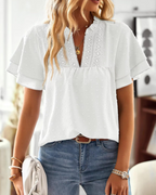 Lena Blusa Donna – Top Elegante con Scollo a V, Pizzo All’Uncinetto, Maniche a Volant & Dettagli Swiss Dot