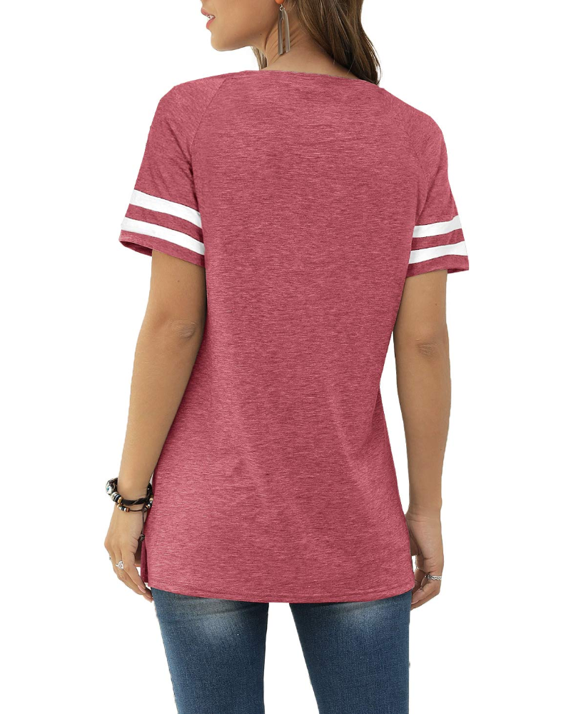 Chloe T-shirt til kvinder – sommerbluse med stribede ærmer, rund hals og sideslids