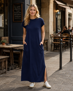 Robe longue pour femme Maya – Col montant, fente latérale, poches et tissu respirant