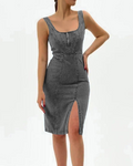 Madison Damenkleid – Midikleid aus elastischem Denim mit verstellbaren Trägern und Schlitz