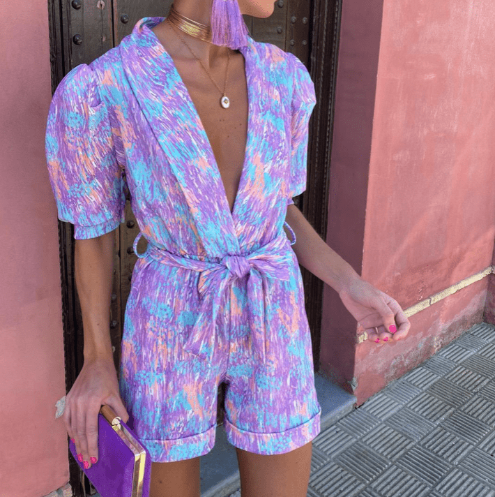 Chiara Mono Corto para Mujer – Escote en V, Cinturón con Lazo Elegante Casual