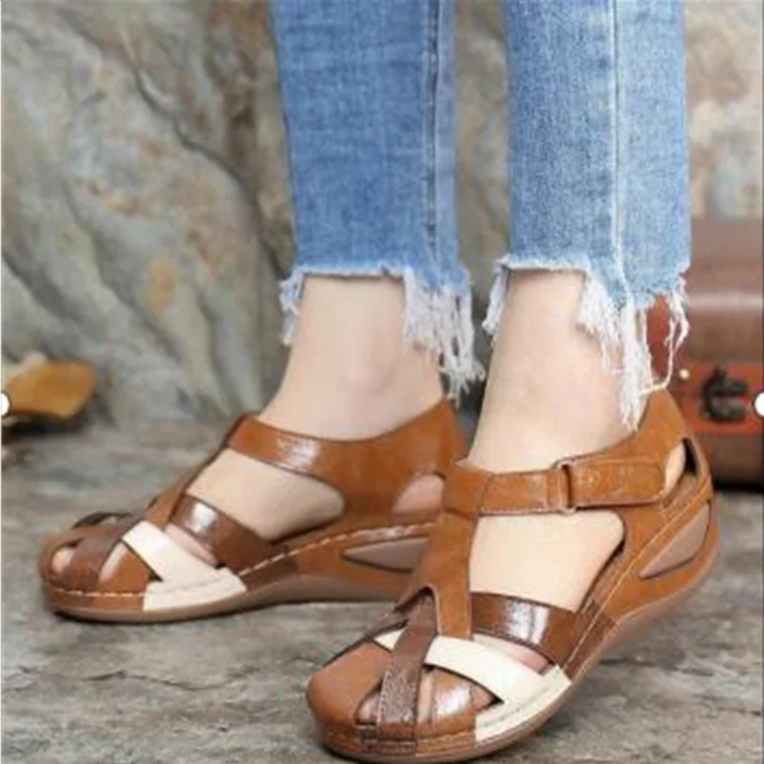 Jedda Sandales Femme Élégantes – Talon Moyen, Brides Croisées Confort Estival