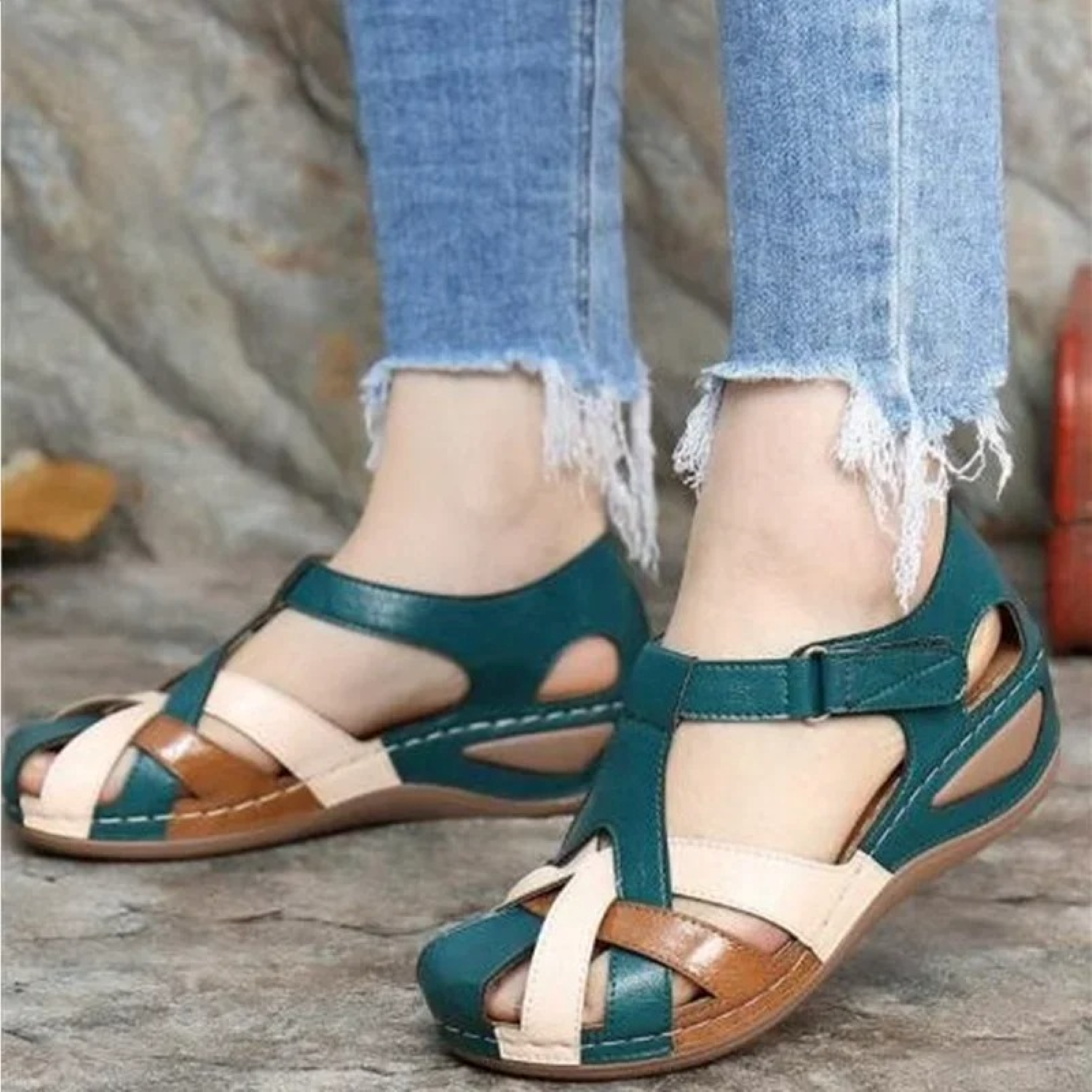 Jedda Sandales Femme Élégantes – Talon Moyen, Brides Croisées Confort Estival