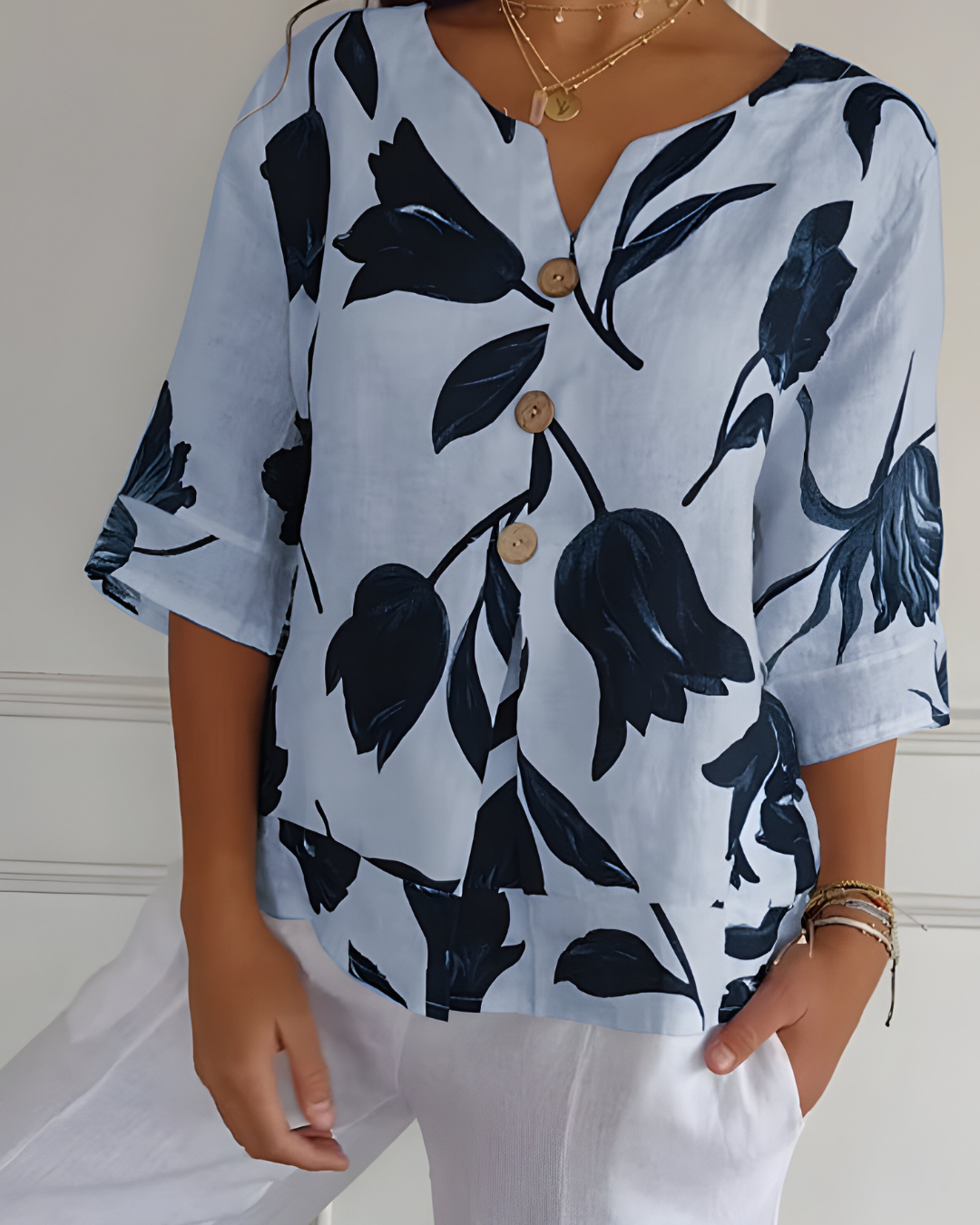 Isaliel Blouse Femme – Col V, Tissu Respirant & Coupe Fluide Élégante