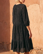 Maya Damenkleid – Midi-Kleid in Elfenbein mit V-Ausschnitt, Stickerei & Innenfutter