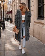 Keira Langer Damen-Cardigan – Zopfmuster, Kapuze, Taschen und lockere Passform