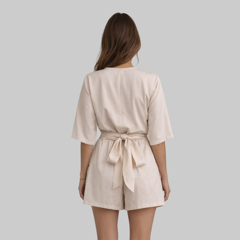 Trina Combinaison Femme Élégante – Combishort avec Col V Croisé et Ceinture à la Taille