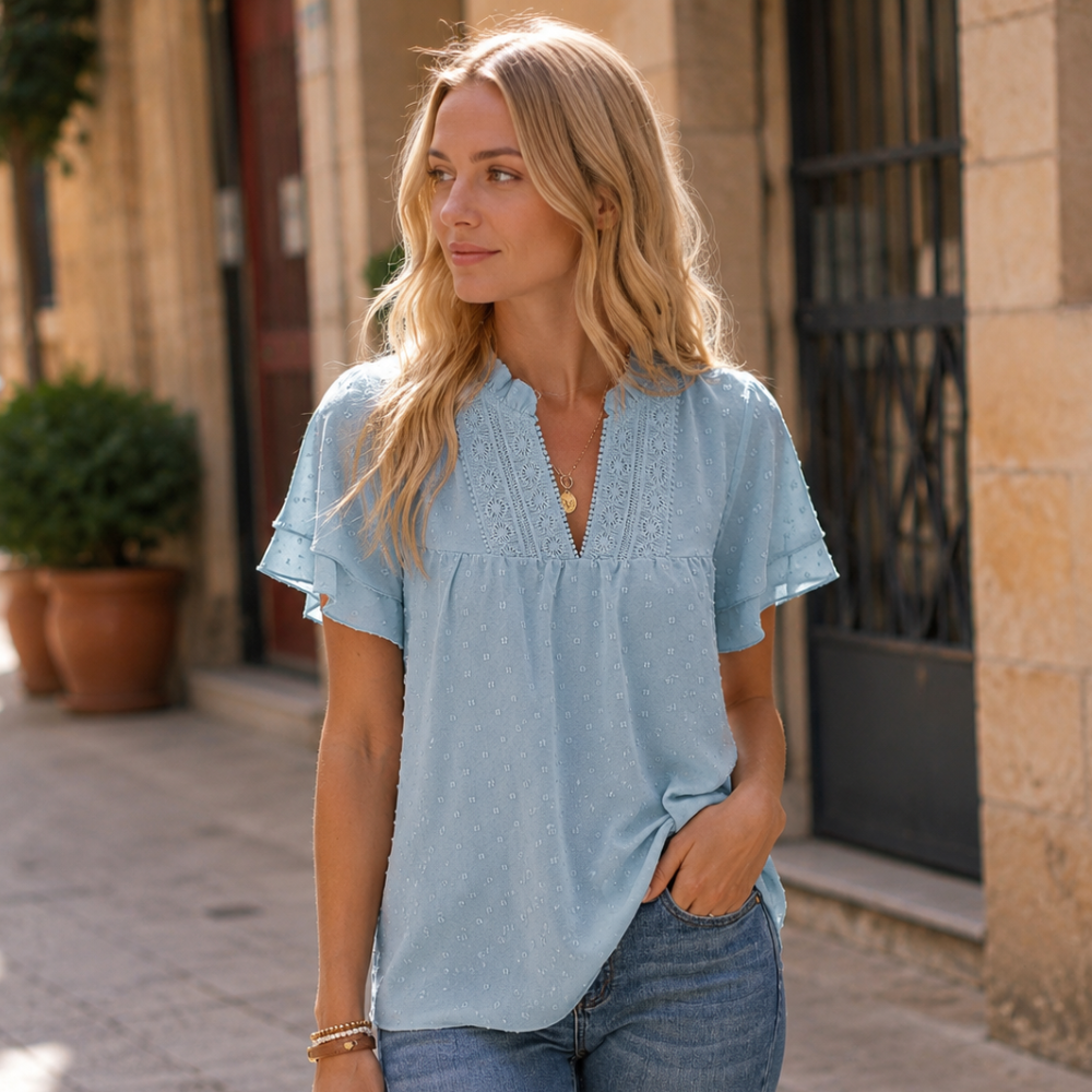 Aurora Blouse Femme – Col en V, Manches Volantées, Dentelle Crochet Bohème Élégante