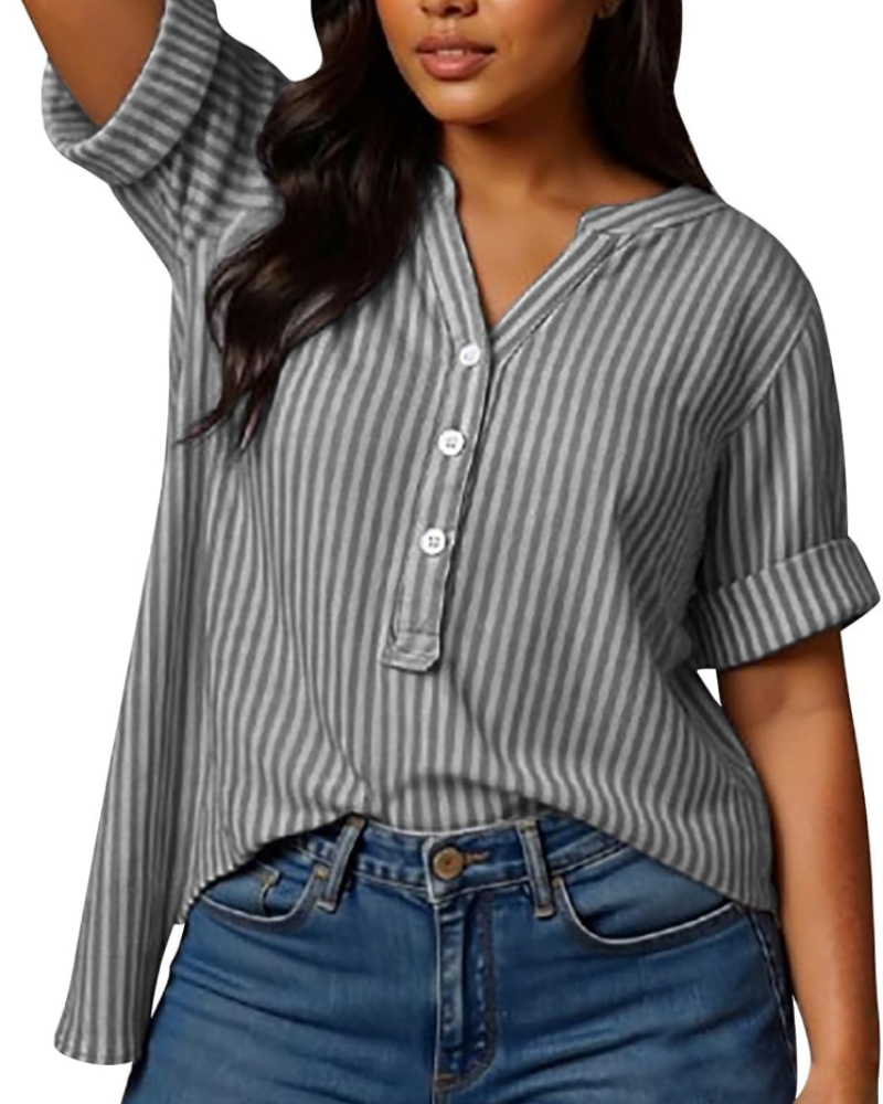 Lorelei Damebluse – Stribet bluse med V-hals, knapper og korte ærmer