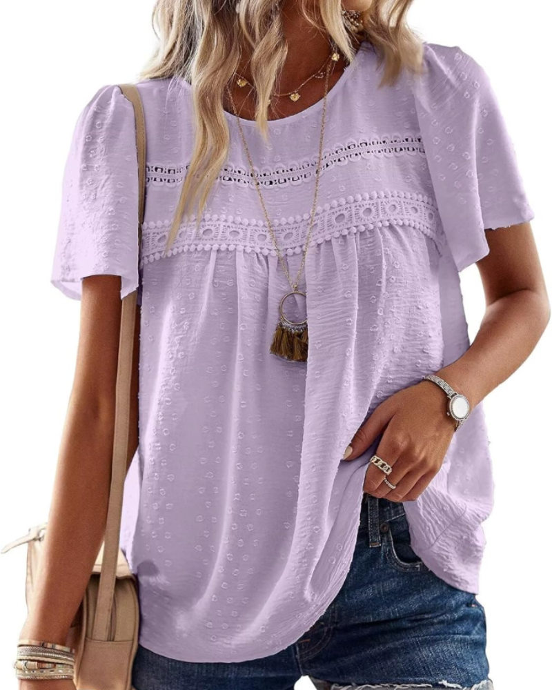 Teagan damebluse – blonder, korte, vide ærmer, rund hals og boho-stil