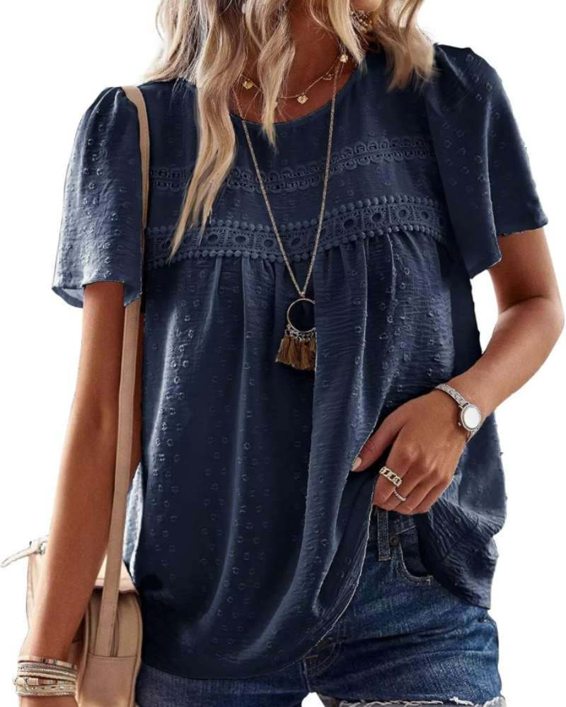 Teagan damebluse – blonder, korte, vide ærmer, rund hals og boho-stil