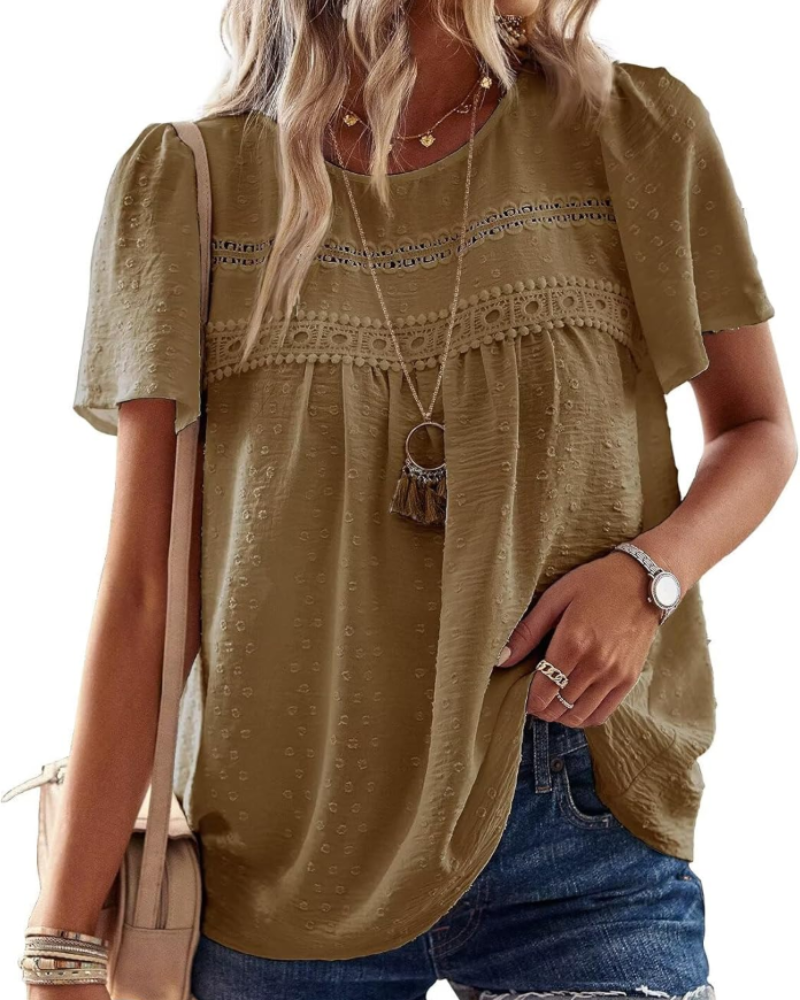Teagan damebluse – blonder, korte, vide ærmer, rund hals og boho-stil