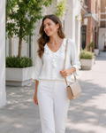 Lauren Elegant damebluse – V-utringning, 3/4-ermer og plissert detalj