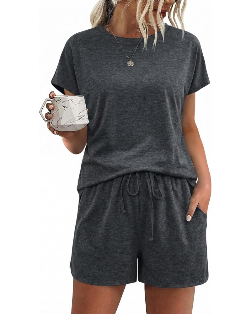 Sadie Sommerpysjamas for dame – Bomullssett med T-skjorte og shorts med snøring