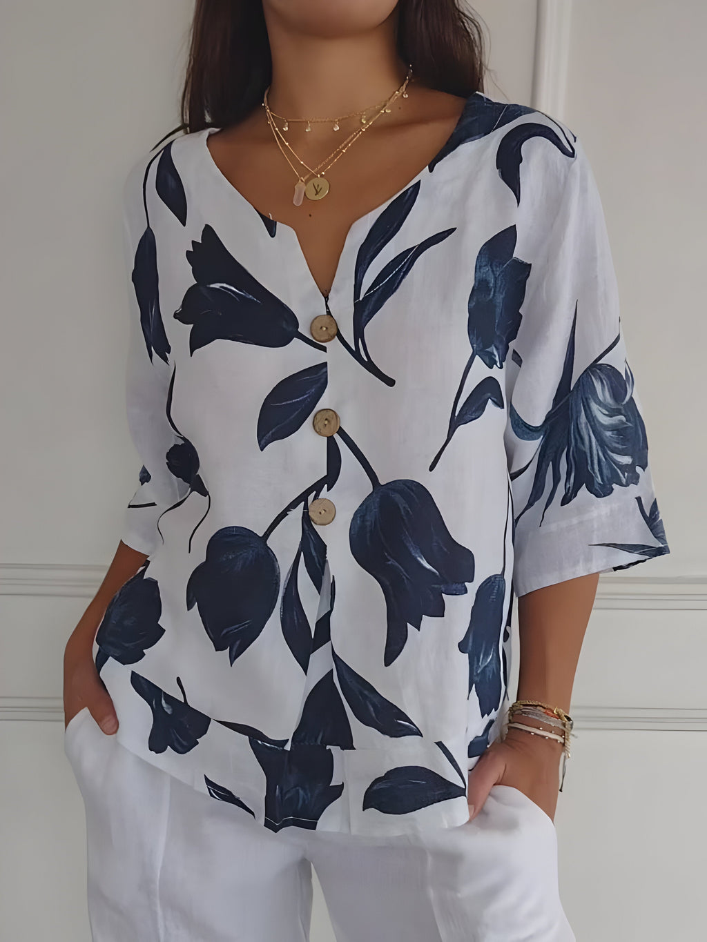 Isaliel Blouse Femme – Col V, Tissu Respirant & Coupe Fluide Élégante