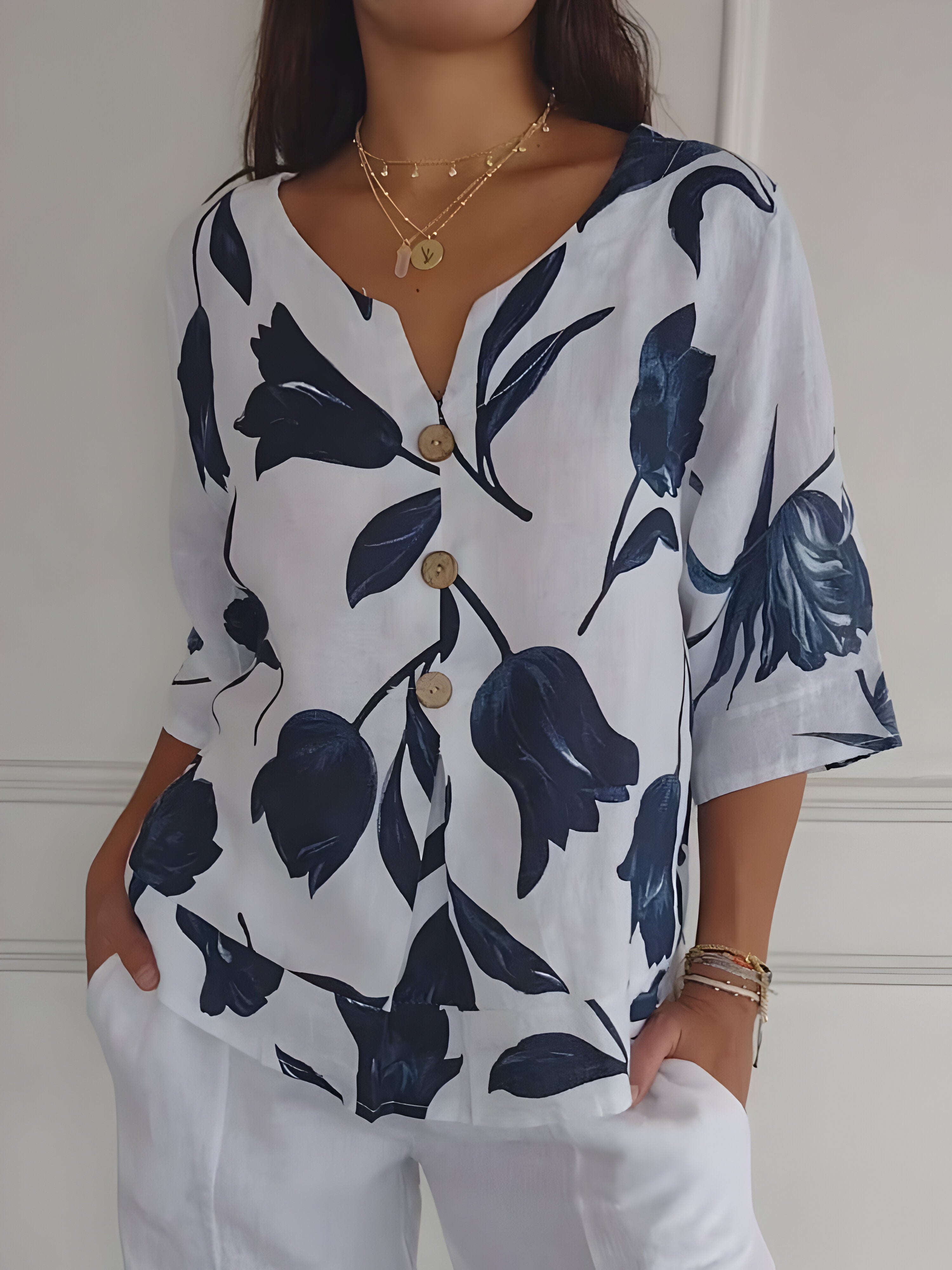 Isaliel Blouse Femme – Col V, Tissu Respirant & Coupe Fluide Élégante