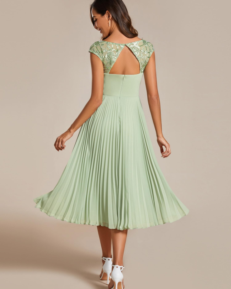 Audrey Elegant Damekjole – A-linje Kjole med Blonder, Chiffon og Åpen Rygg
