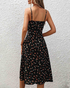 Abito estivo da donna Audrey a pois – spalline sottili, spacchi laterali e linea morbida