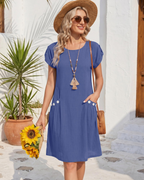 Robe Juliette pour femme en lin – col rond, manches courtes, poches à boutons et coupe évasée