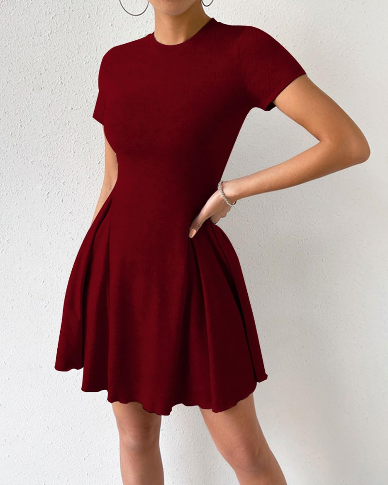 Robe mini bodycon pour femme Megan Abito – taille haute, jupe plissée et manches courtes