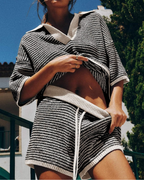 Greer Set Donna in Maglia – Top Oversize a V e Shorts a Vita Alta con Coulisse